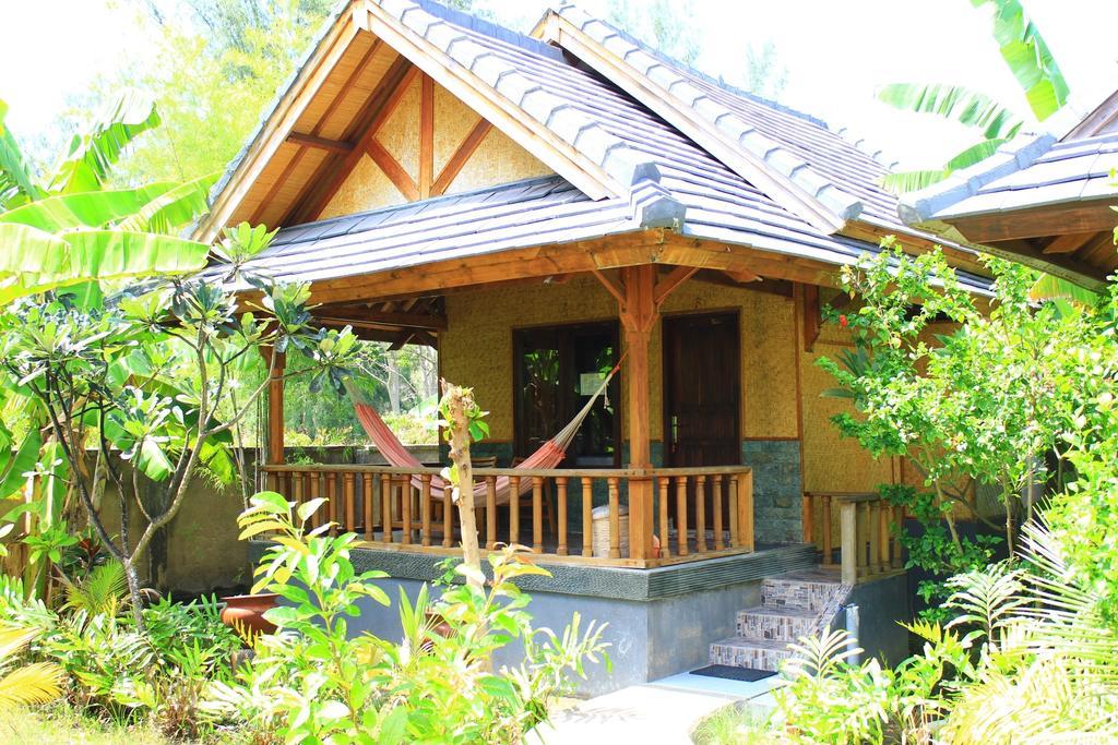 Bronze Bungalows Gili Meno Exteriör bild